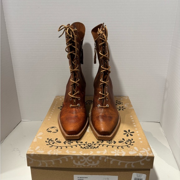 We The Free Shoes - We The Free Canyon Lace-Up Boots in Whiskey Square Toe Zipper Size 36